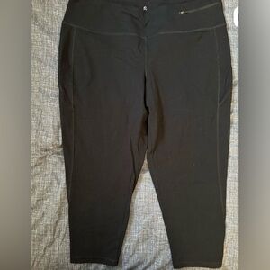 Penningtons  2X Active Zone 7/8 length Black Capri Leggings